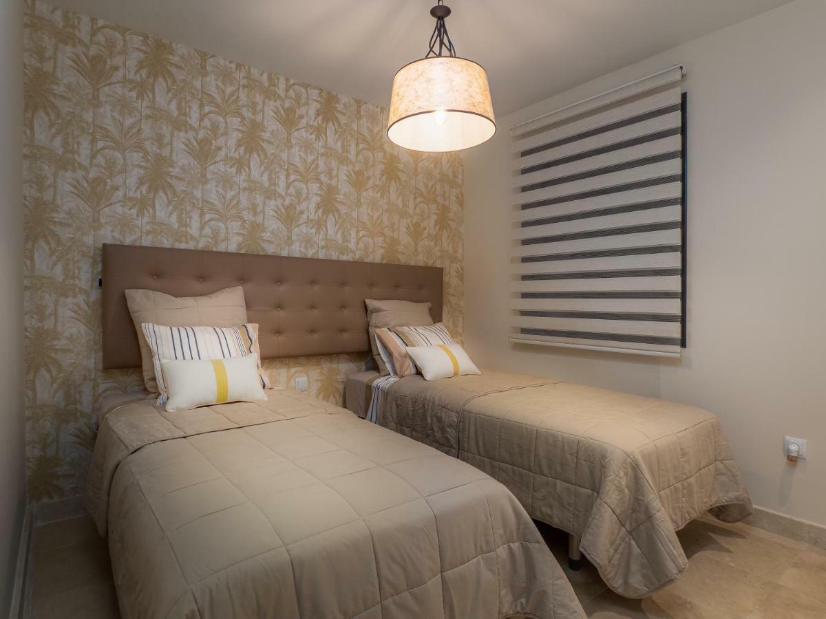 Amazing Two Bedroom Apartment In Los Flamingos, Marbella Естепона Екстериор снимка